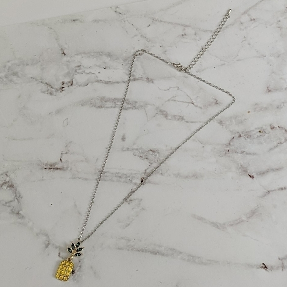 Pineapple rhinestone necklace silver - Picture 2 of 5